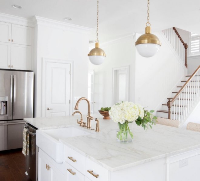 kitchen-gold-accents